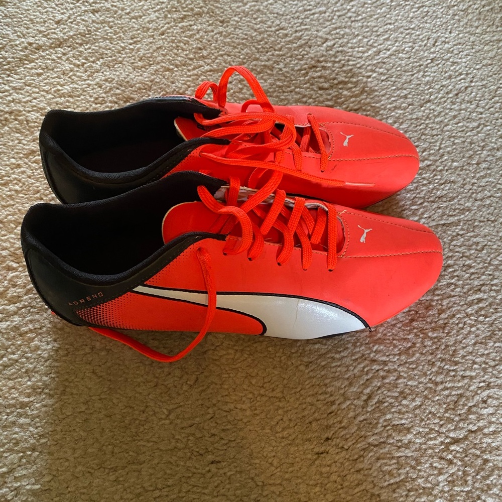 Puma Soccer Cleats mens size 12- like new